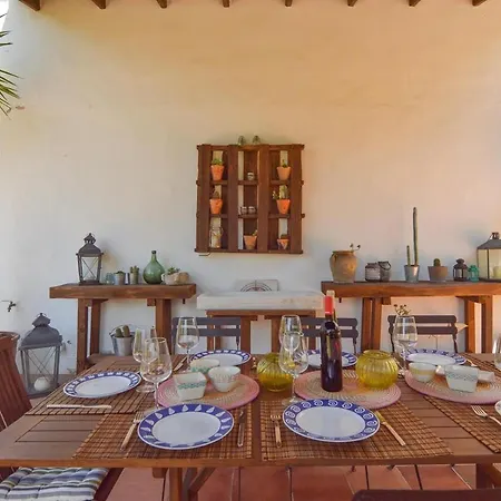 Villa Lola